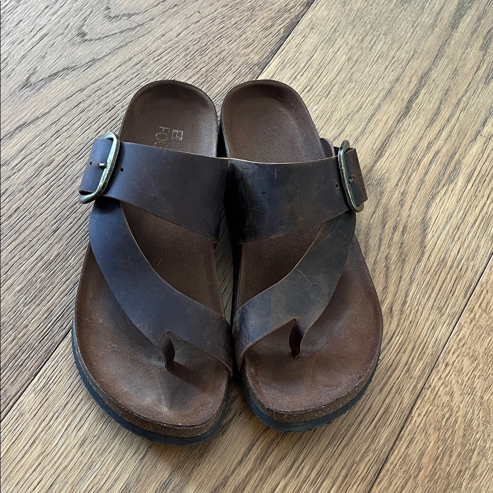 White Mountain foot beds Sandals